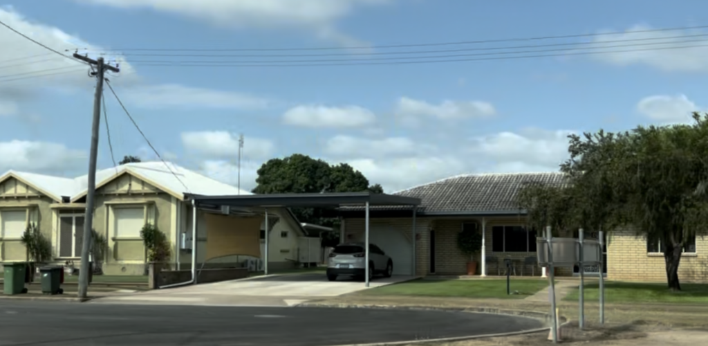 駐車スペースが広いオーストラリアの住宅のガレージ