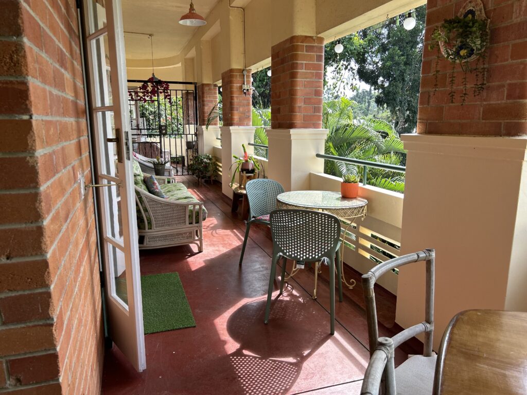 オーストラリアの住宅の特徴の一つ、開放的で景色を楽しめるベランダ