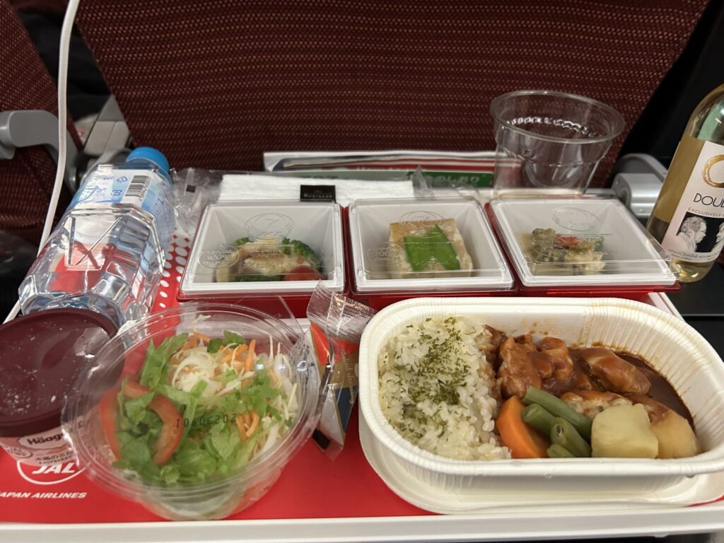 日系航空会社の食事内容が充実した機内食。