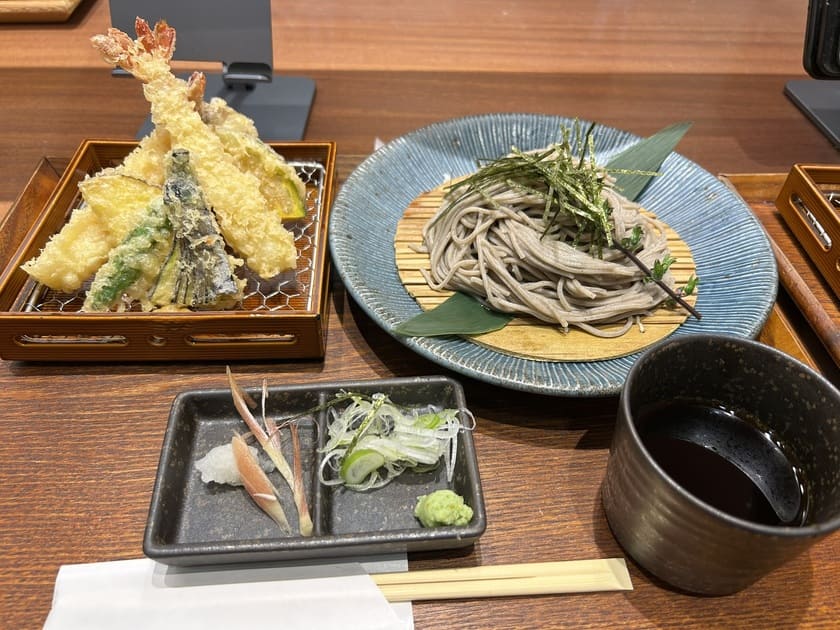 オーストラリア人に人気が高い天ざるそば。