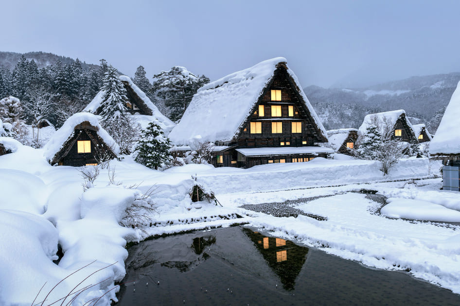 日本のよさの一つ。白川郷の雪景色。