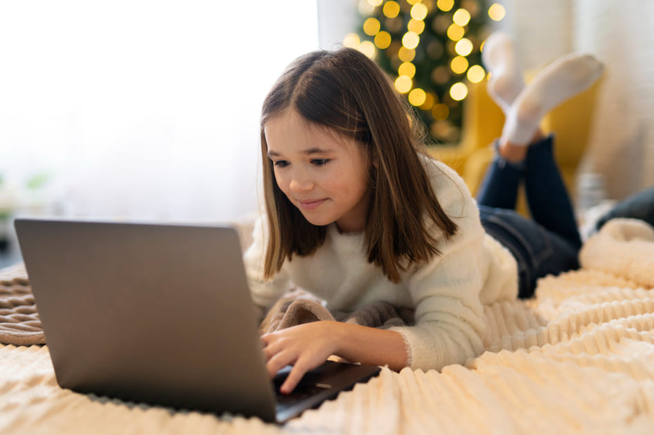 girl-studying-ai-laptop