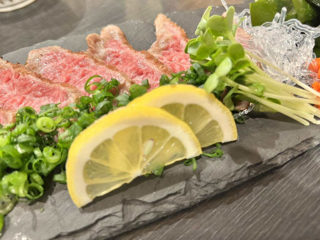 ロードトリップで奈良に行った際に食べた牛のたたき