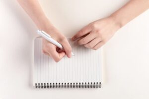 DVから逃げるための相談をノートに残している